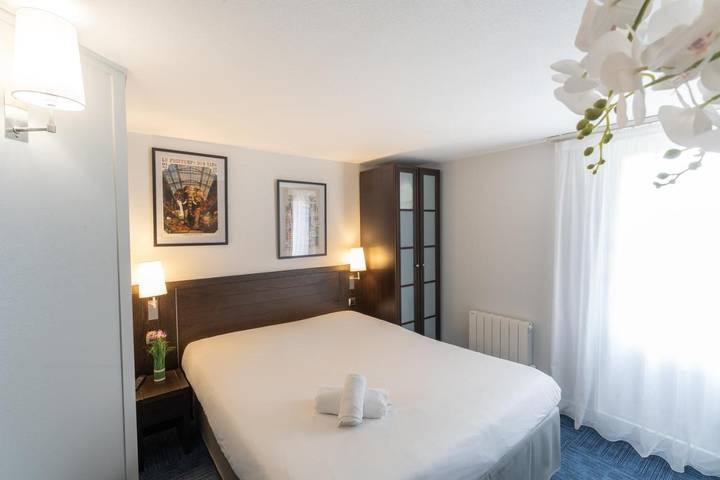 Hôtel pour 4 personnes, avec Terrasse ainsi que Jardin et Vue à Carquefou