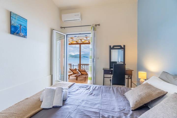 Geheel appartement, Appartement 'Nikos Seaside' met Uitzicht op Zee, Wifi en Airconditioning in Psaras, Corfu