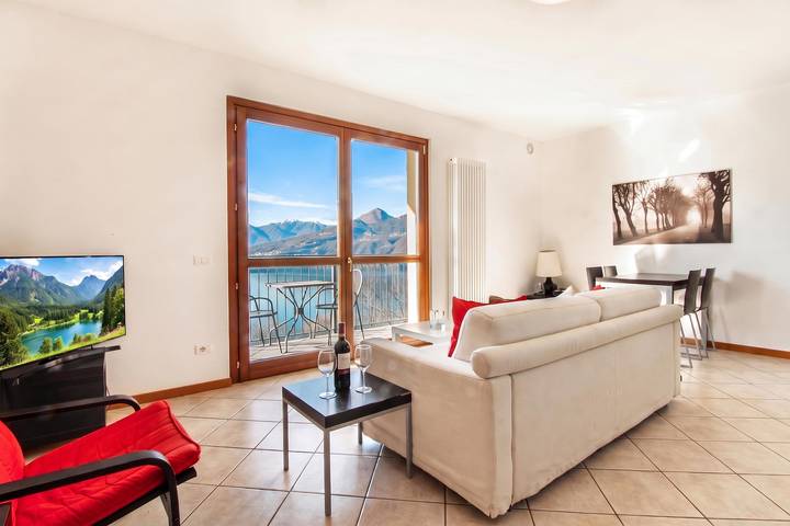 Ganze Wohnung, Vista d'Oro Ulivo Apt. 7 in Perledo, Gemeinde Perledo