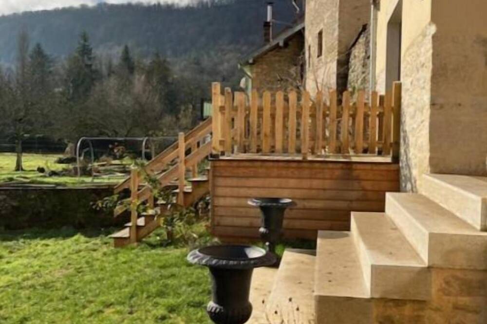 Appartement entier, Logement en bord de Rivière \"Loulaloue\" in Ornans, Jura Francais