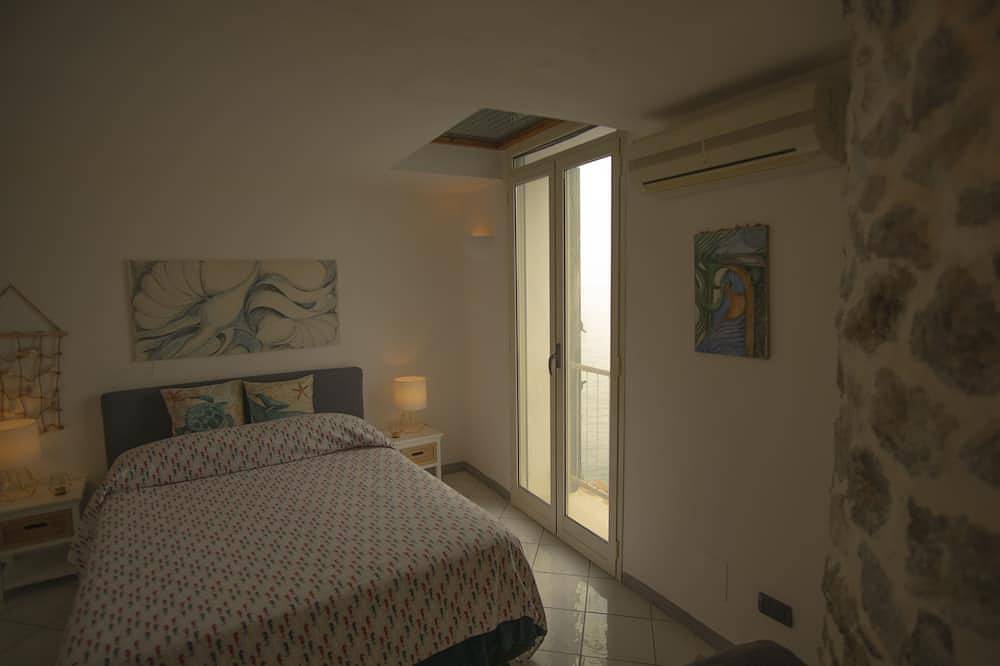 Romantische Villa für 2 Personen, mit Blick auf das Meer, in einer natürlichen Klippe. in Furore, Amalfiküste