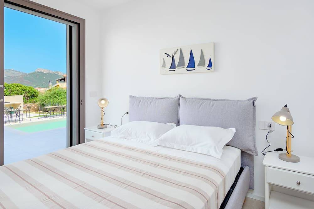 Villa Mirtillo with sea view and pool 400 mt from Golfo Aranci beach in Quinta Spiaggia, Golfo Aranci