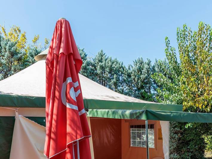 Tente pour 5 personnes, avec bassin pour enfant dans Auvergne-Rhône-Alpes - 2