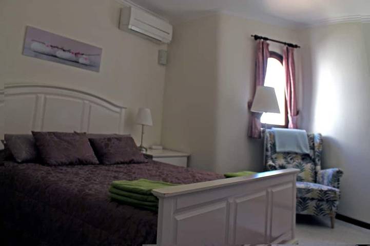 Villa mit privatem Pool, 3 Schlafzimmer, Schlafmöglichkeiten für 6, Vilamoura, Old Village in Quarteira, Faro Distrikt