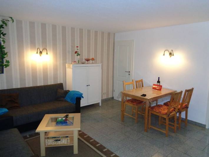 Gemütliche Ferienwohnung mit Terrasse, nur wenige Schritte von der Küste und den Restaurants in der Wohlenberger Wiek entfernt in Gramkow, Hohenkirchen