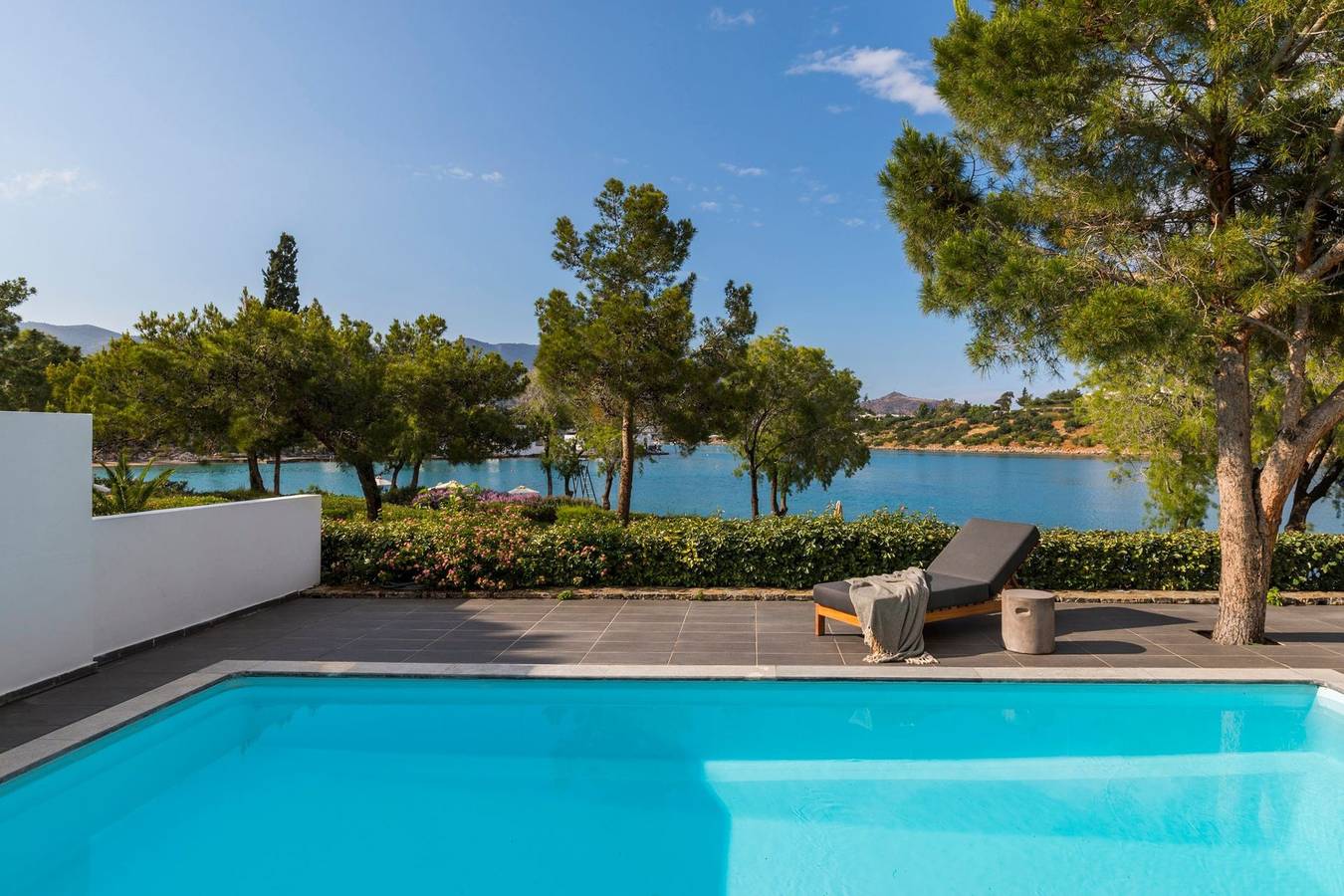 Wonderful Crete Hotel | Seafront Bungalow | Private Pool | Furnished Veranda | Panoramic Views on Mirabello Bay | Hotel Wellness & Gym | Agios Nikolaos in Norte de Creta