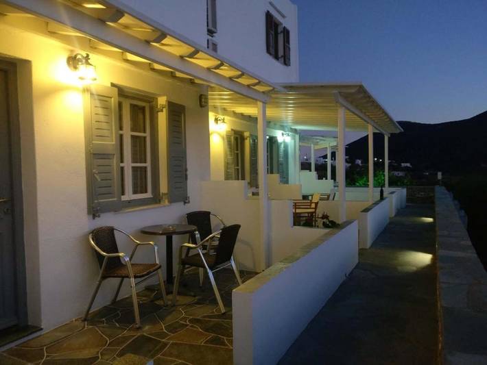 Maison d’hôte pour 3 personnes, avec Balcon et Terrasse ainsi que Jardin et Vue dans Sifnos