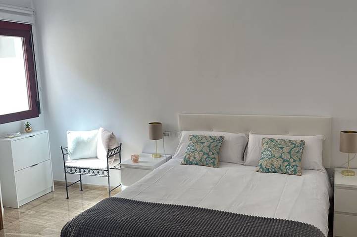 Appartement entier, Precioso Piso Recién Reformado Todo a Estrenar en Primera Línea de Playa in Playa del Tesorillo (Almuñecar), Almuñecar