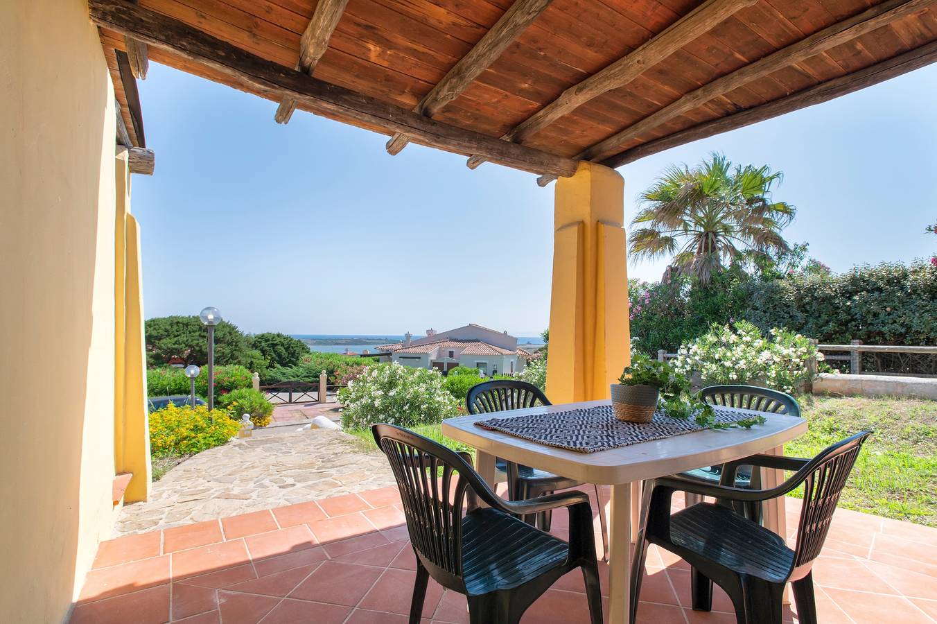 Villa "Giada" con vistas al mar, jardín y terraza in Stagno di Casaraccio, Punta De Su Turrione