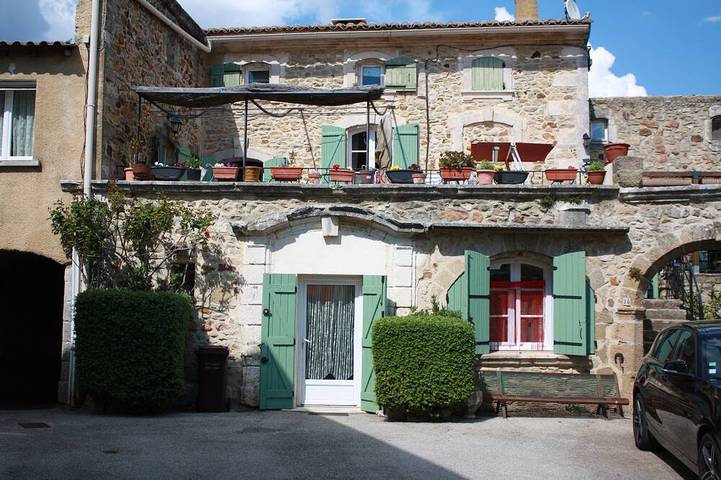 Gîte pour 6 personnes, avec terrasse et jardin, animaux acceptés à La Bruguière