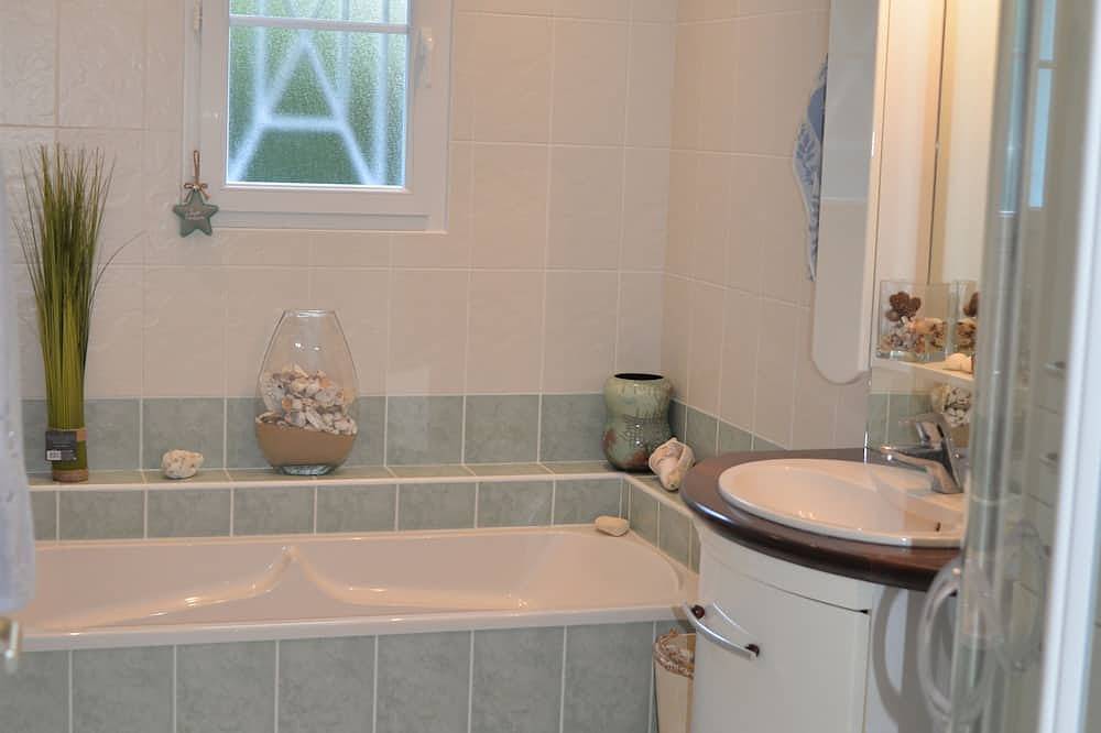 À 200m des plages : Le Logis Des Dunes avec piscine chauffée in Saint-Trojan-les-Bains, Côte de Beauté