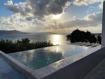 Gîte pour 4 personnes, avec jardin ainsi que vue et piscine dans Paros
