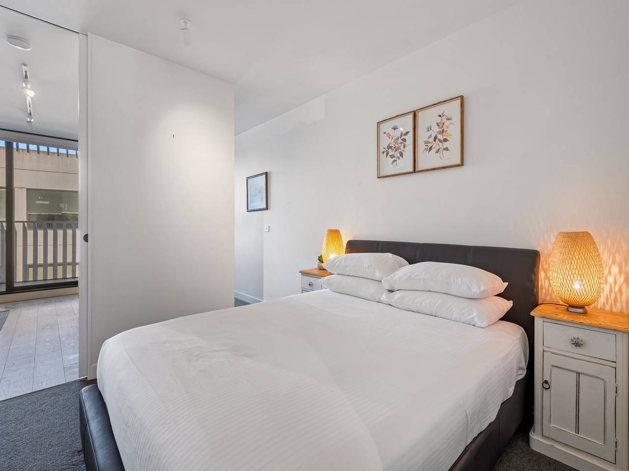 Entire apartment, Sleek South Melbourne Pad, 1-Bed by Albert Park in South Melbourne, Melbourne