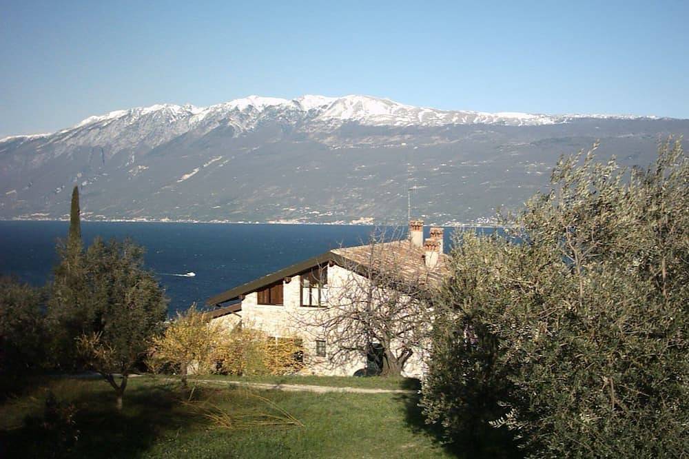 Doubbleroom at garden level with incredible view on Lake Garda in Toscolano-Maderno, Gardasee-Berge