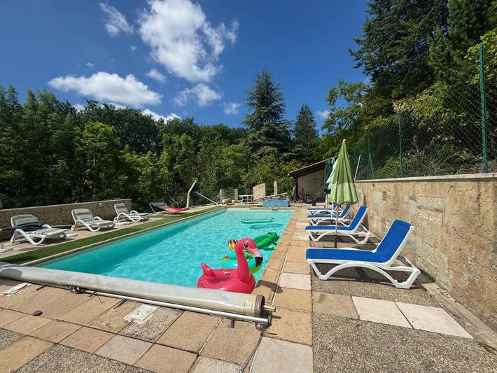 Appartement de vacances pour 2 personnes, avec piscine ainsi que jardin et vue