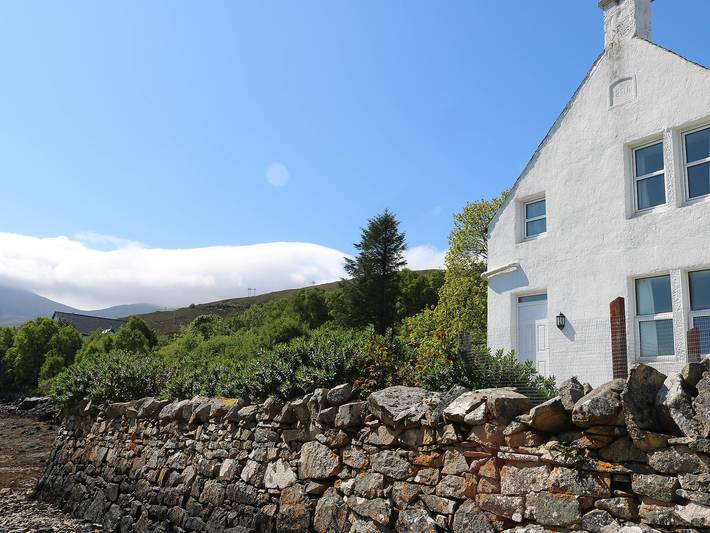 Vacation rental for 4 people, with yard and terrace, with pets on the Isle of Skye