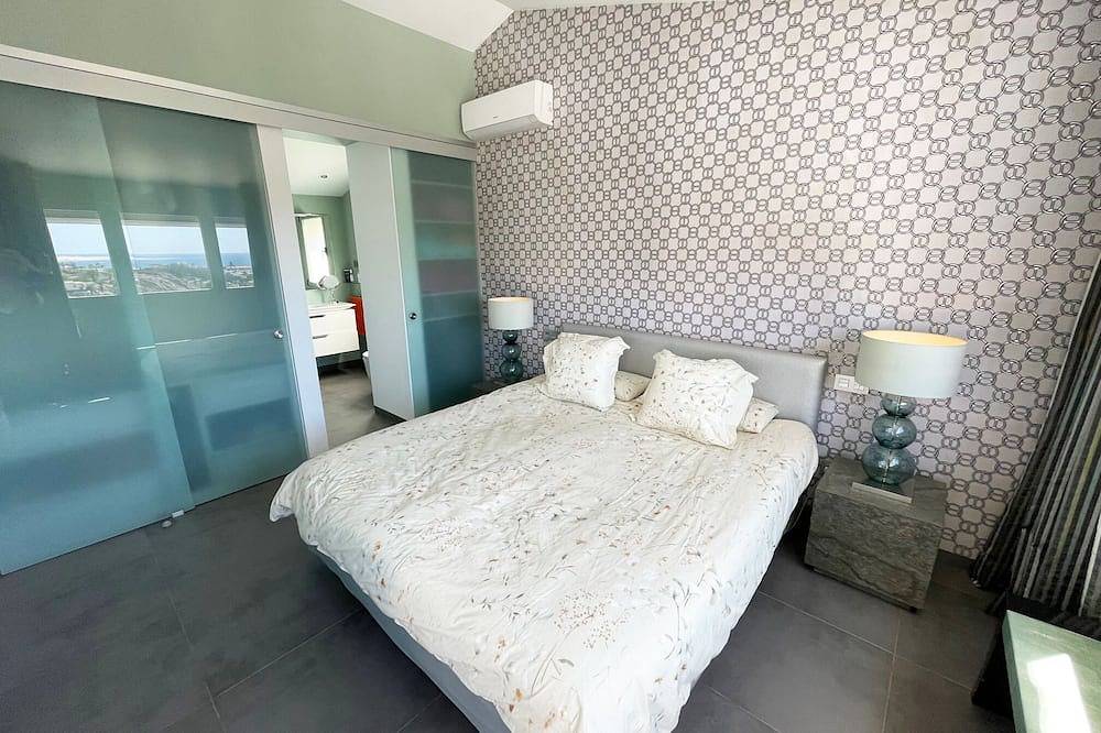Luxury Villa Morelli - sea view & heated pool in San Agustin, San Bartolomé de Tirajana