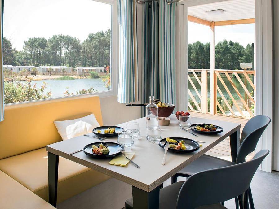 Camping L'Offrerie - Dordogne - Périgord noir - Mobilhome 4 personas - Mobil-home Premium Loggia de 32 m² con 2 dormitorios - Llegada los domingos en julio y agosto in Rouffignac-Saint-Cernin-de-Reilhac, Périgord Noir