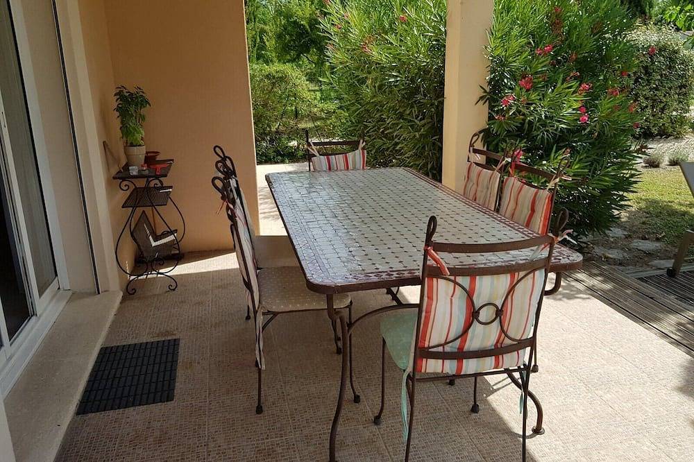 \"The Cozy Nest of L'Isle\"  Your Private Escape in L'Isle-sur-la-Sorgue, Vaucluse in L'Isle-sur-la-Sorgue, Vaucluse