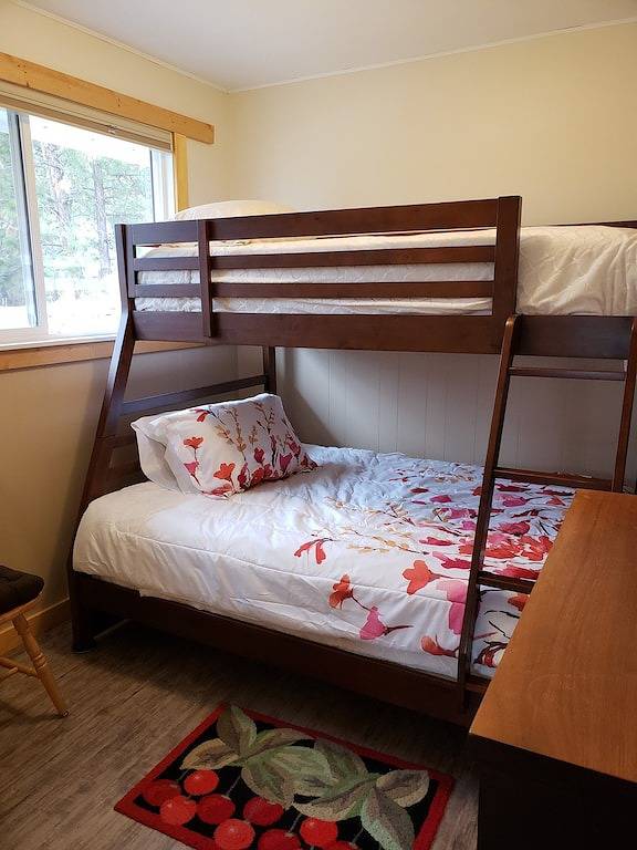 The Orchard House - 3 Bedroom 2 Bathroom mit herrlichem See- und Bergblick. in Peachland, Regional District of Central Okanagan