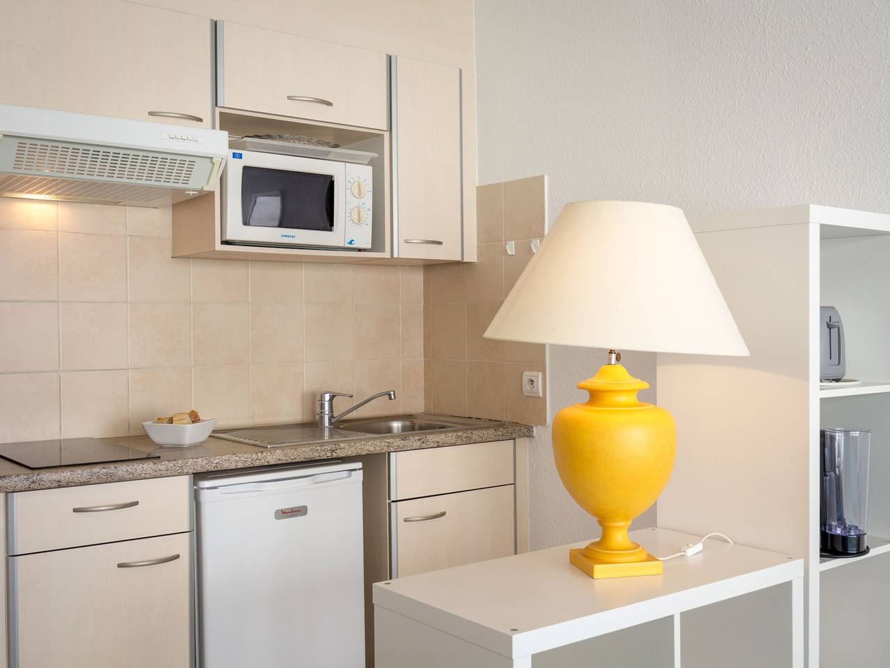 Ganzes Studio, Klimatisiertes Studio für 3 Personen, 50m vom Strand, Zentrum Saint-Raphaël, Wlan, Parkplatz verfügbar in Saint-Raphaël, Massif de l'Esterel