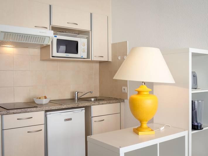 Estudio entero, Estudio con aire acondicionado para 3 pers, a 50m de la playa, centro Saint-Raphaël, WiFi, parking in Saint-Raphaël (Var), Massif de l'Esterel