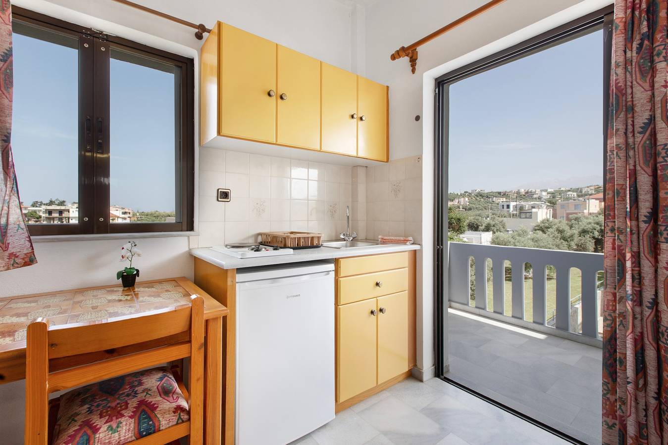 Estudio entero, Estudio 'Popi 2 Adultos' con vistas a la montaña, Wi-Fi y aire acondicionado in Agia Marina, Region de Chania