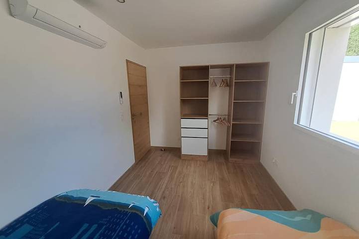Stunning contemporary house, air conditioning, single-story, sleeps 6 in Plestin-les-Gréves in Plestin-les-Grèves, Ceinture Dorée