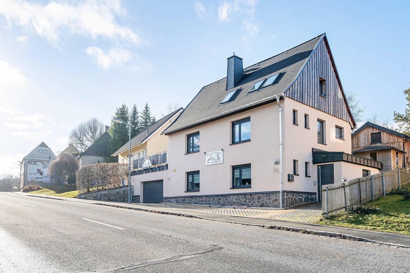 Ganze Wohnung, Ferienwohnung 'Ferienhaus Fichtelberg Apartement B' mit Bergblick, privater Terrasse und Wlan in Oberwiesenthal, Erzgebirge