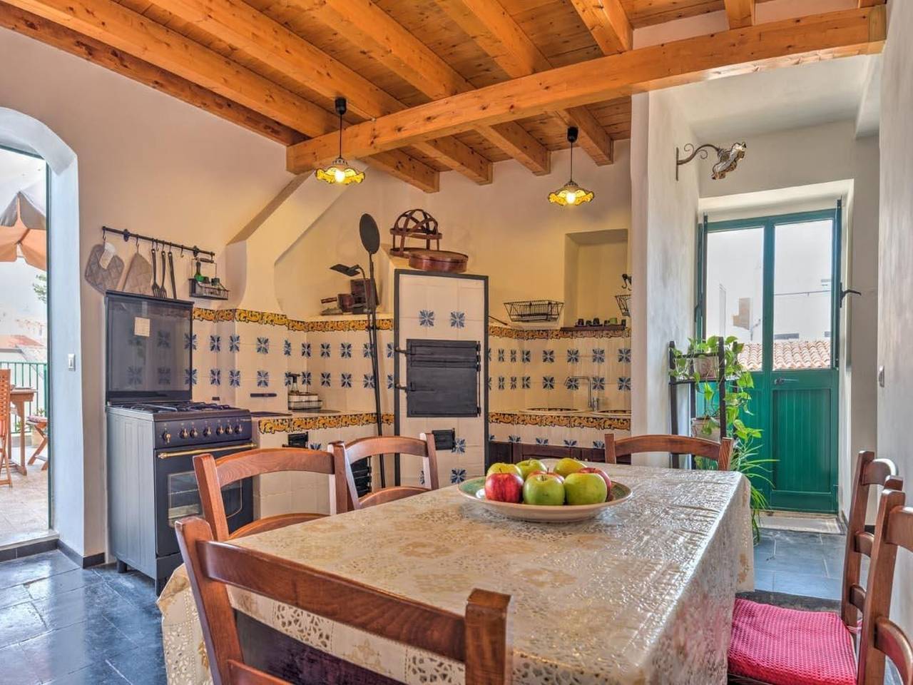 Entire apartment, Agamennone, Wohnung 20 Meter vom Meer entfernt mit einer möblierten Terrasse. in Punta Secca, Santa Croce Camerina