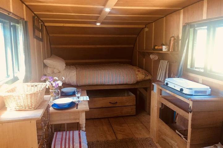 Log cabin for 2 people, with pool and balcony in Dorset