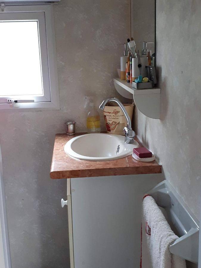 Gîte pour 4 personnes, avec terrasse ainsi que vue et vue sur le lac, animaux acceptés à Saint-Hilaire-des-Loges - 2