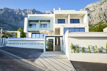 Villa mit pool für 8 Personen, mit Terrasse und Garten in Makarska