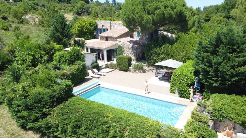 Location de vacances pour 10 personnes, avec terrasse et jardin à Bédarieux