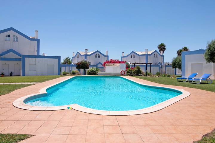 Villa para 6 pessoas, com jardim e varanda em Tavira