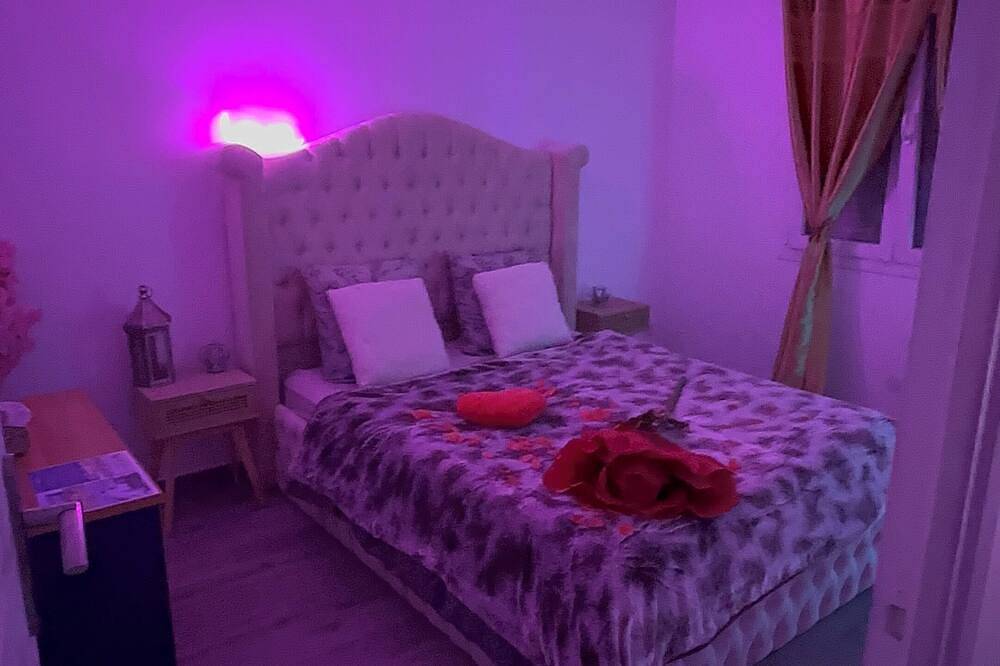 Apartamento entero, Relaxing Jacuzzi and boat Paris on the Seine in Freneuse, Yvelines