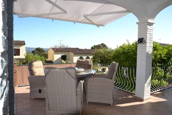 Casa rural para 4 personas, con Balcón y Terraza además de Jardín y Piscina en Torroella de Montgrí - 3