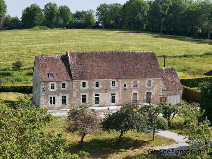 Gîte pour 6 personnes, avec jardin à La Mesnière