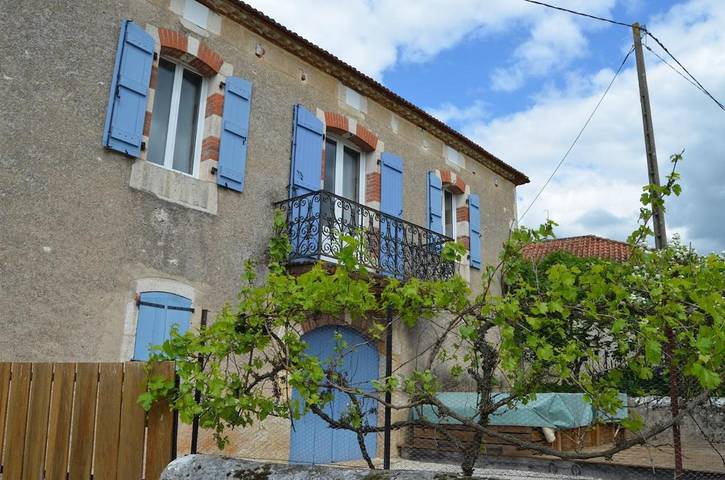 Location de vacances pour 10 personnes, avec vue ainsi que jardin et piscine à Le Boulvé