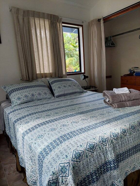 Das Ohana Cottage liegt perfekt in der Nähe aller Annehmlichkeiten und doch in einer ruhigen Gegend in Hilo, South Hilo