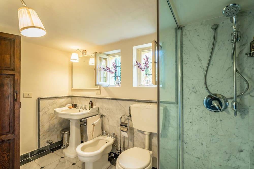 Beautiful villa with swimming pool and air conditioning, near Lucca in Altopascio, Lucca Provinz