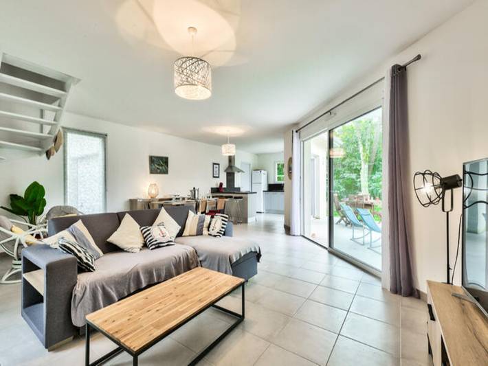 Location de vacances pour 6 personnes, avec piscine et jardin, adapté aux familles à Arès