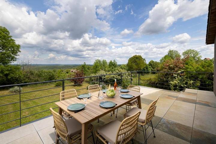 Location de vacances pour 7 personnes, avec Balcon ainsi que Terrasse et Jardin à Salvagnac-Cajarc - 2