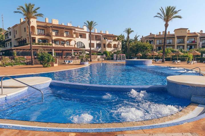 Hôtel pour 7 personnes, avec Balcon et Terrasse ainsi que Jardin et Piscine dans Bonmont Terres Noves