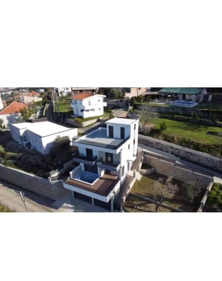 Dom wakacyjny dla 6 osób, z basen i ogród oraz widok w Bar