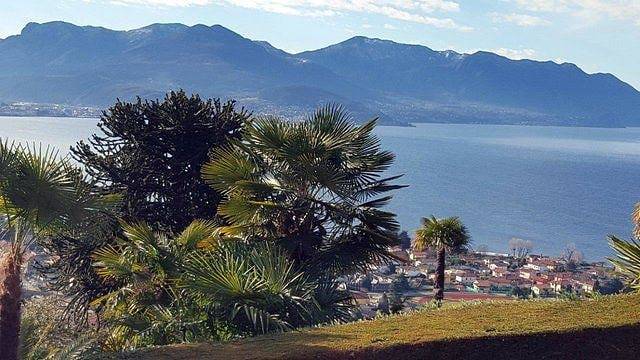 Ganze Wohnung, Pandora 1 lake view apt. in residence with pool in Campagnano (Lago Maggiore), Maccagno con Pino e Veddasca