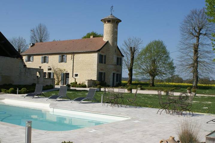 Chambre d’hôte pour 3 personnes, avec jardin ainsi que vue et piscine
