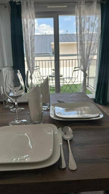 Gîte pour 2 personnes, avec terrasse et vue, animaux acceptés à Lieusaint