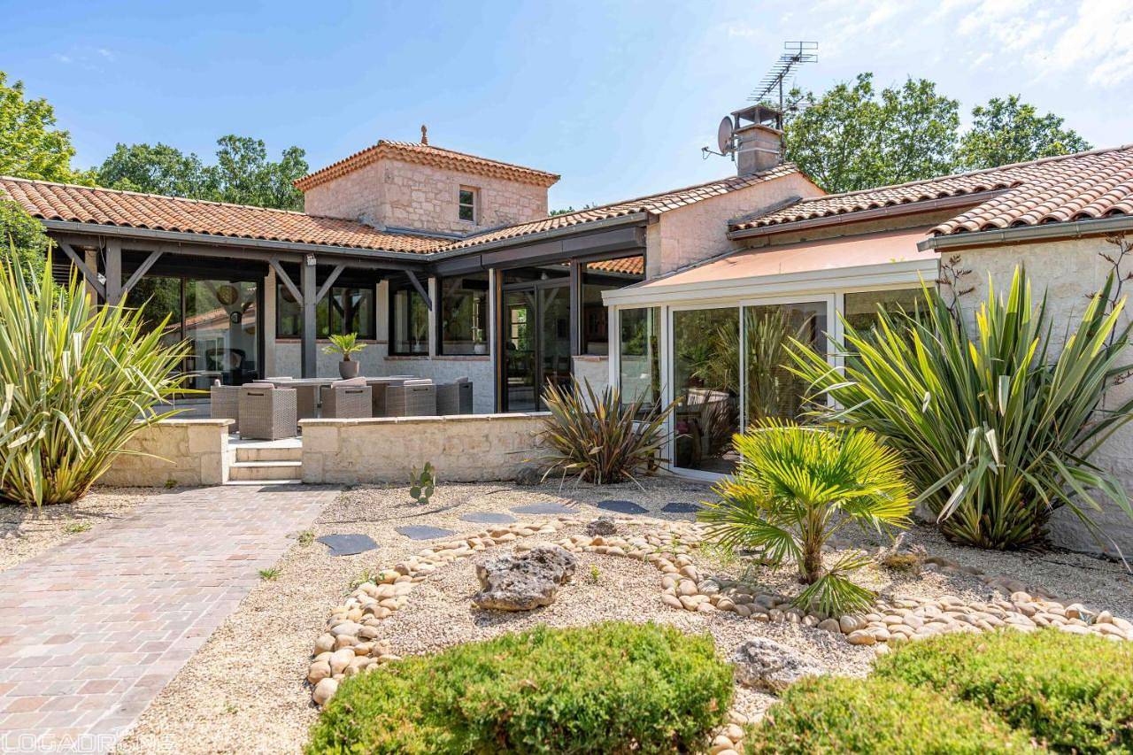 Five-Bedroom House in Montaigu-de-Quercy, Quercy