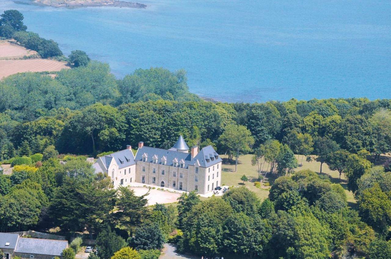 Manoir de Kergrec'h in Plougrescant, Côte de Granit Rose